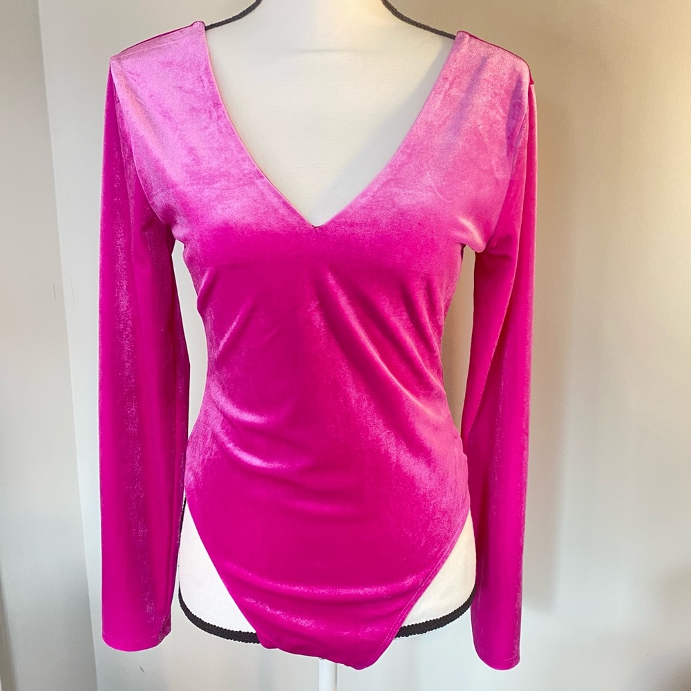 Gianni Bini GB Velvet Hot Pink Glam V-Neck Bodysuit Top Medium NWT Barbie Glam